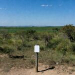 Antena Starlink Mini em fazenda rural brasileira para produtores do campo.