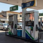 Posto de combustível com bombas de etanol E85 no Brasil