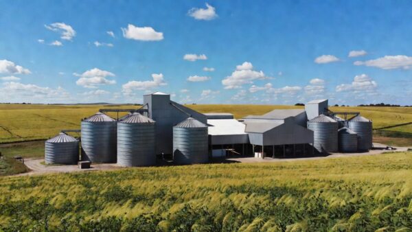 Armazéns agropecuários e silos de grãos no Brasil