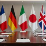 Bandeiras do G7 em mesa de negociações sobre cessar-fogo no Líbano