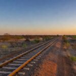 Trilhos de nova ferrovia ligando Transnordestina a Barcarena no Brasil