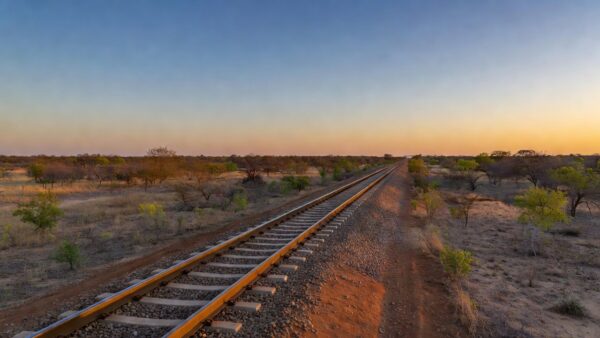 Trilhos de nova ferrovia ligando Transnordestina a Barcarena no Brasil