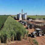 Fazenda brasileira com soja, cana e tecnologia representando proteína animal e biocombustíveis.