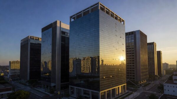 Centro financeiro de São Paulo simbolizando alta do S&P 500 e Nasdaq