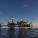 Plataforma offshore brasileira simbolizando queda nos preços de energia