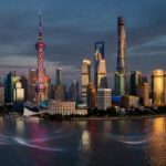Skyline de Xangai representando alta das ações de tecnologia chinesas