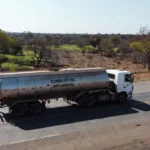 Caminhão-tanque em rodovia brasileira simbolizando demanda recorde por diesel B